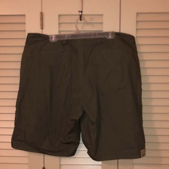 NWT Mens reversible 42 inch waist Olde School Brand Cargo shorts - Picture 3 of 12